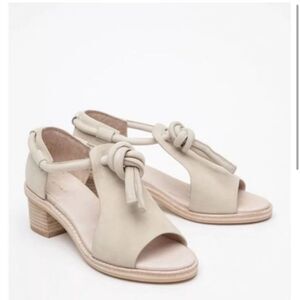 Alpha60 Ayaka Leather Cream Tan Heeled Sandal Knot Detail size 38 7.5 US resort